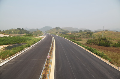 河南省二廣高速濟(jì)源至?xí)x城(省界)段路面、沿線房建及綠化工程